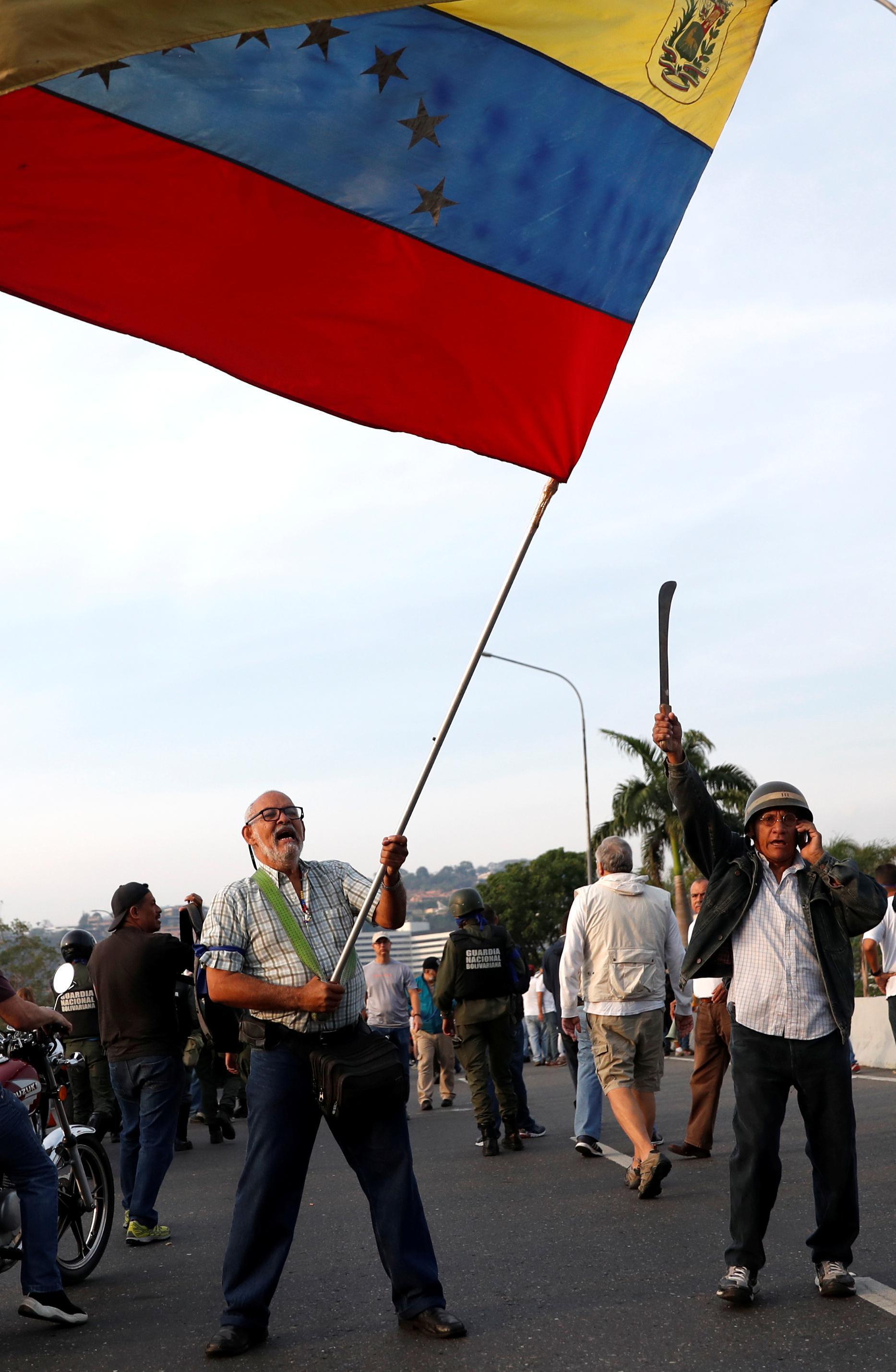 Son dakika Maduro halkı cuntaya direnmek için sokağa çağırdı