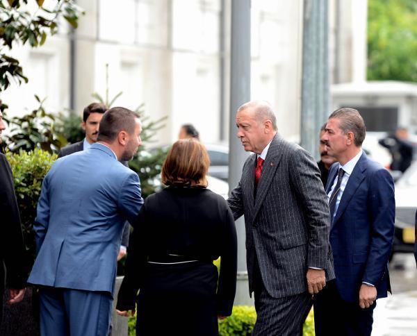 Cumhurbaşkanı Erdoğan, AK Parti İl Binasından ayrıldı