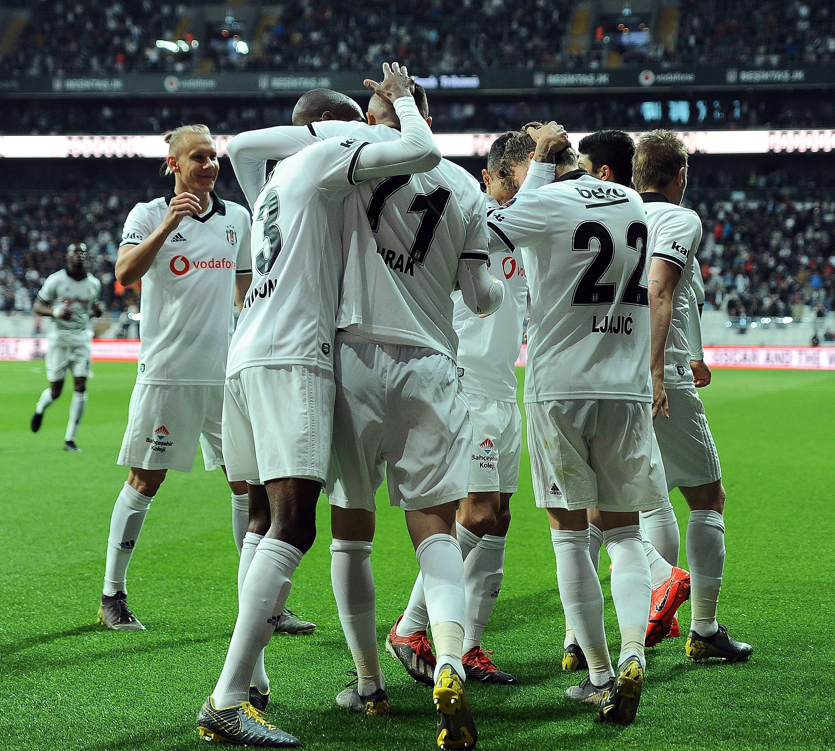 Beşiktaş evinde 2 golle güldü