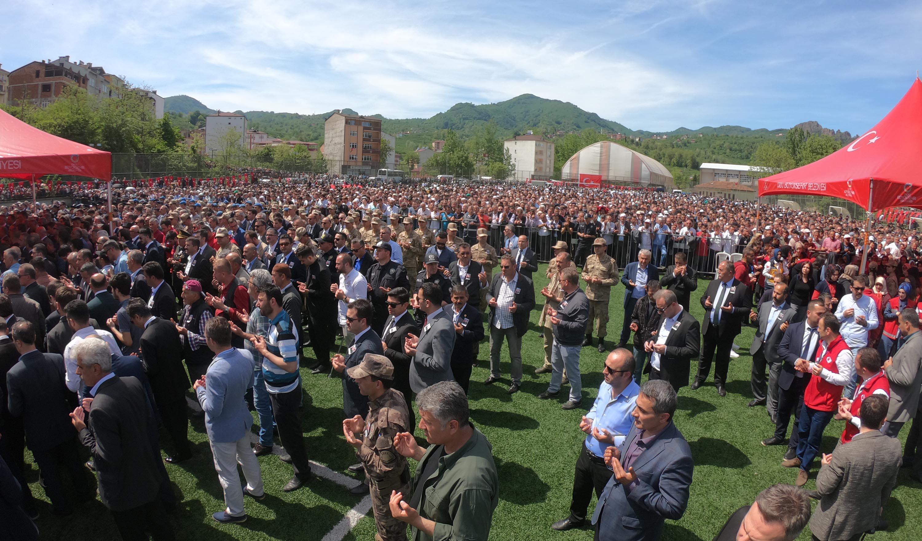 Şehit Uzman Çavuş Volkan Demirciyi 10 bin kişi uğurladı