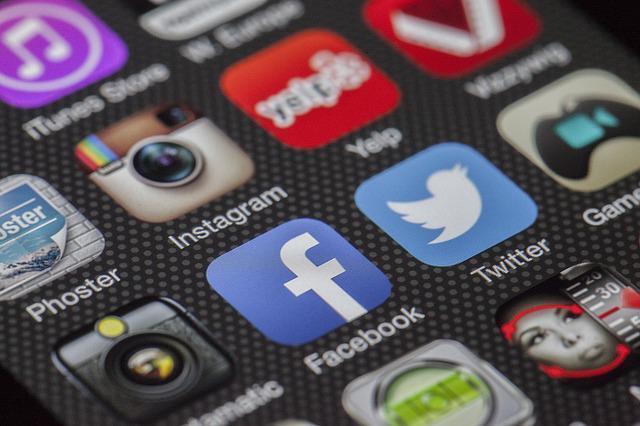 Sosyal medya hayatlarımızı nasıl etkiliyor