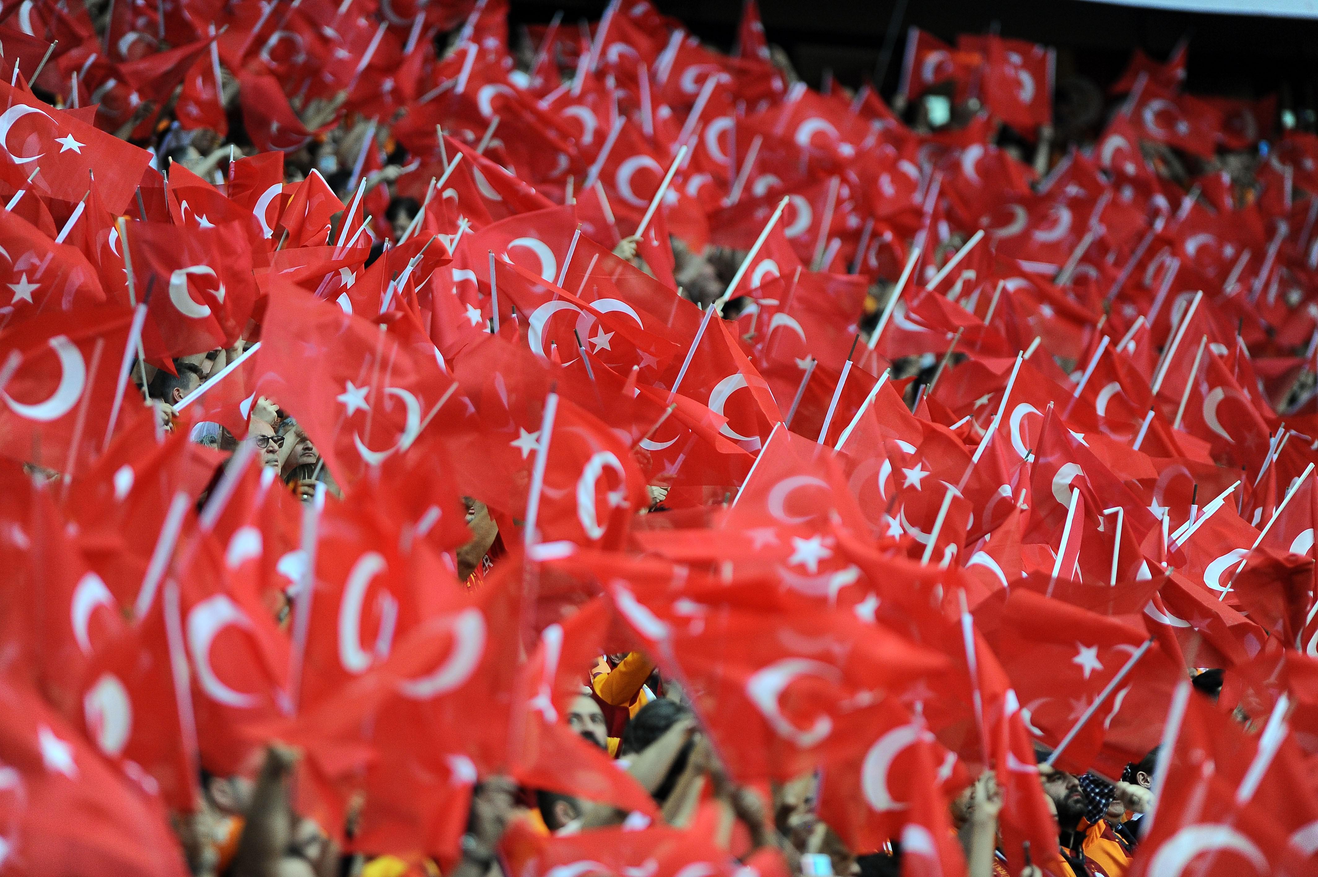 Türk Telekom’da 50 bin Türk bayrağı