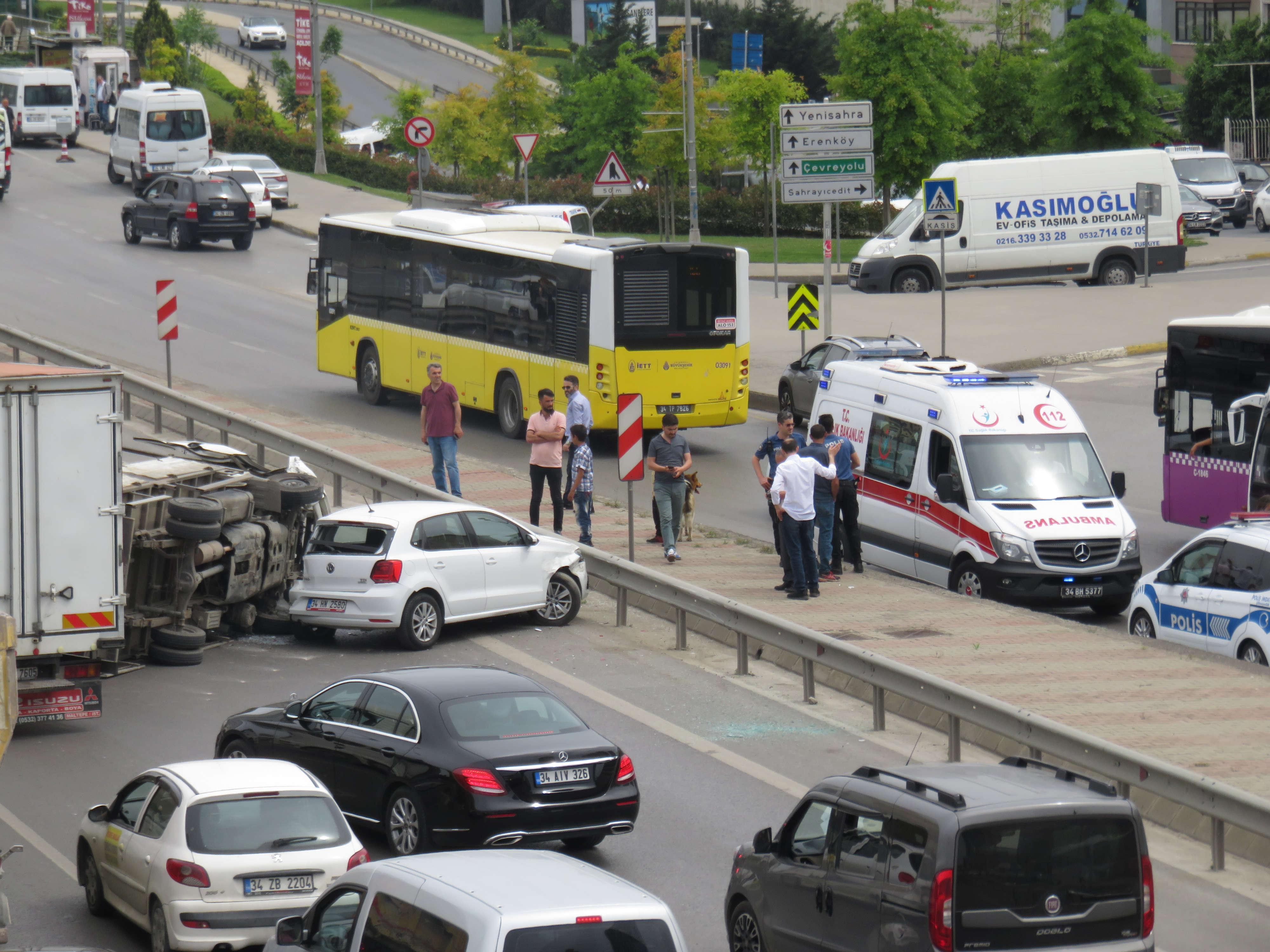 Kadıköy D-100 karayolundaki kaza trafik yoğunluğuna neden oldu