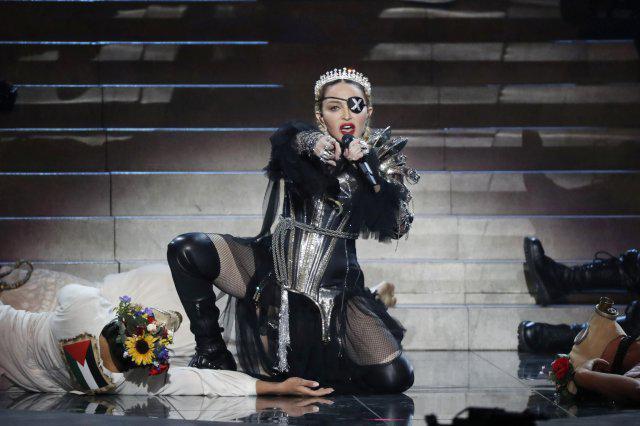 Funda Özkalyoncunun Madonna gafı sonrası Ece Erkenin gafı olay oldu