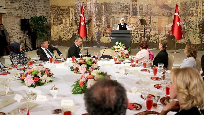Emine Erdoğan, hayırsever iş insanlarıyla iftarda buluştu
