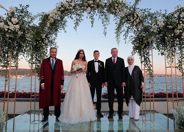 Mesut Özilin nikah şahidi Cumhurbaşkanı Erdoğan oldu