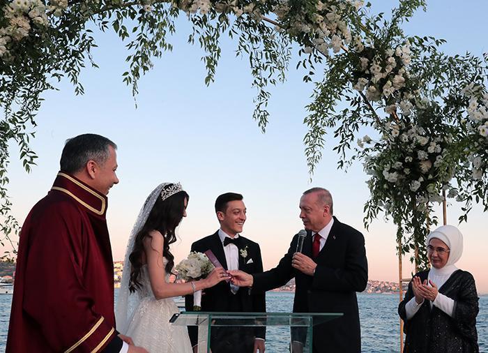 Mesut Özilin nikah şahidi Cumhurbaşkanı Erdoğan oldu