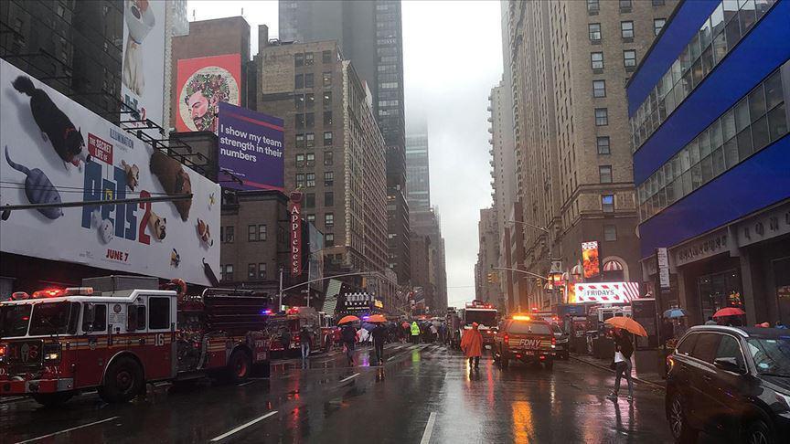 New Yorkta helikopter gökdelene çarptı