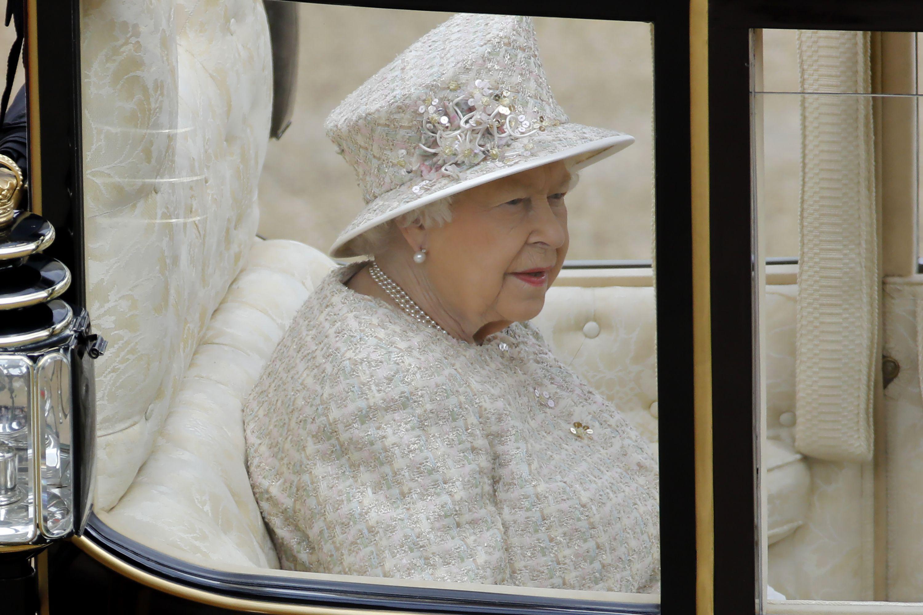 Kraliçe 2nci Elizabeth villasını satıyor