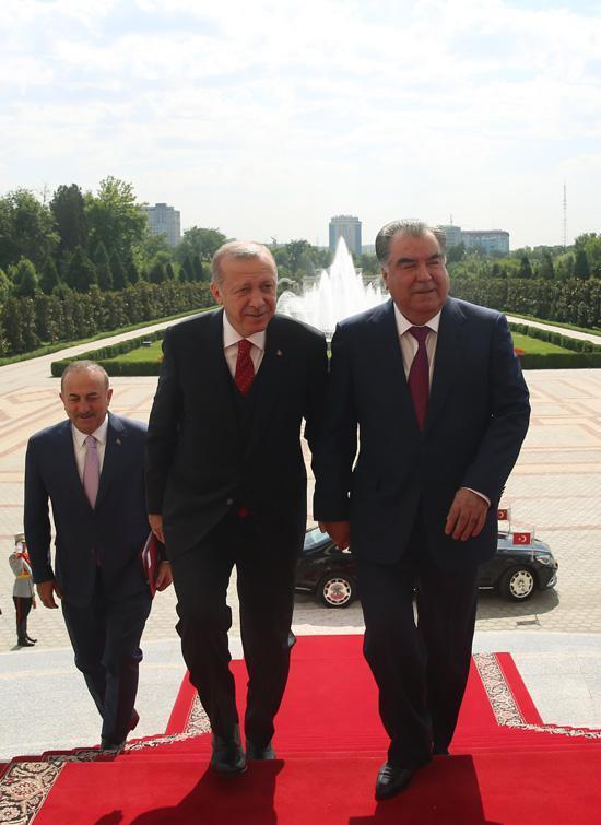 Cumhurbaşkanı Erdoğan, Tacikistan Cumhurbaşkanı Rahman ile bir araya geldi