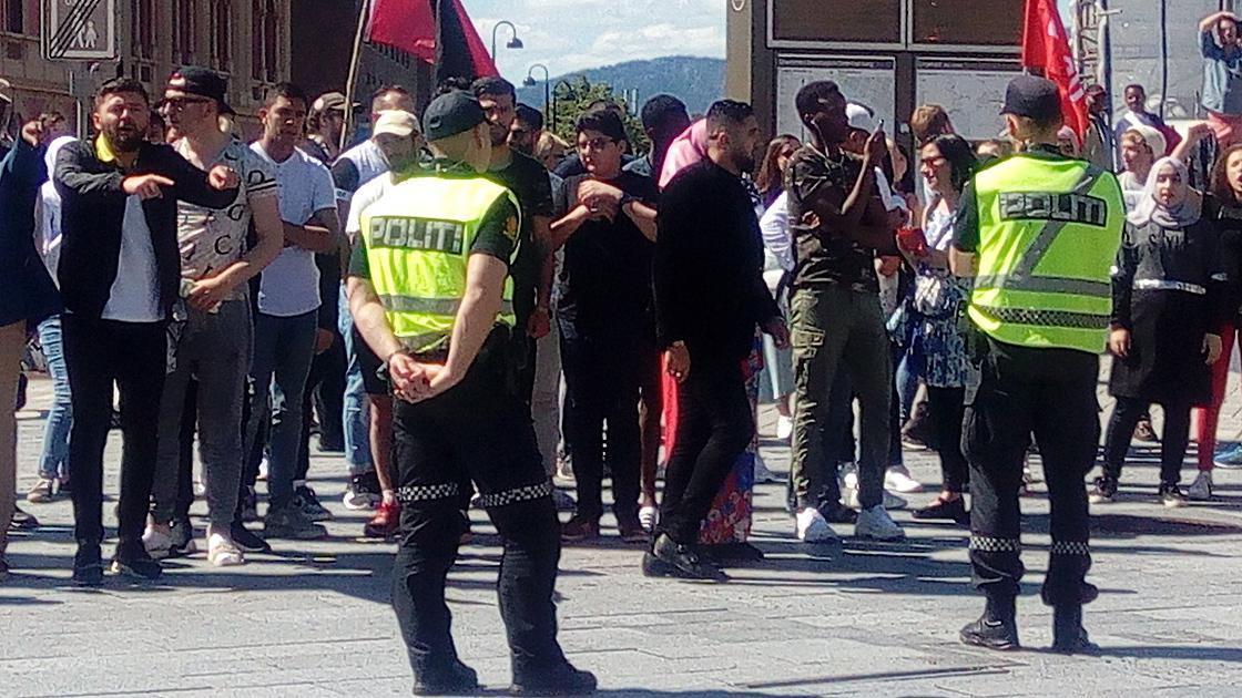 Norveçte İslam karşıtı gösteride Kuran-ı Kerim provokasyonu