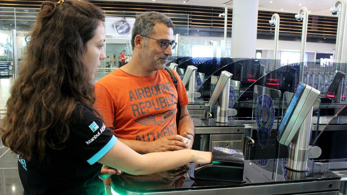 İstanbul Havalimanında Hızlı Pasaport Geçiş Sistemi başladı