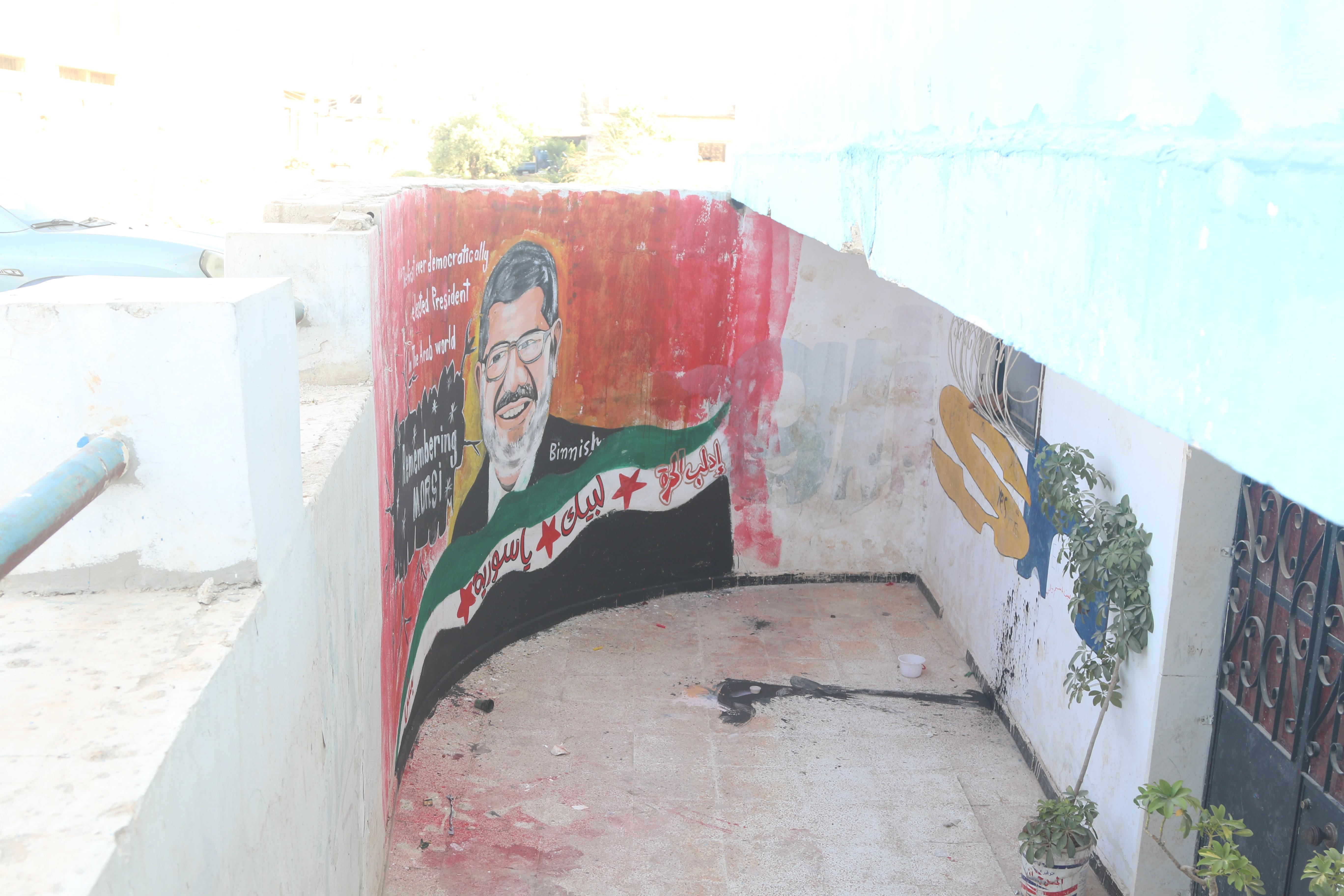Mursi’nin resmi İdlib duvarlarında