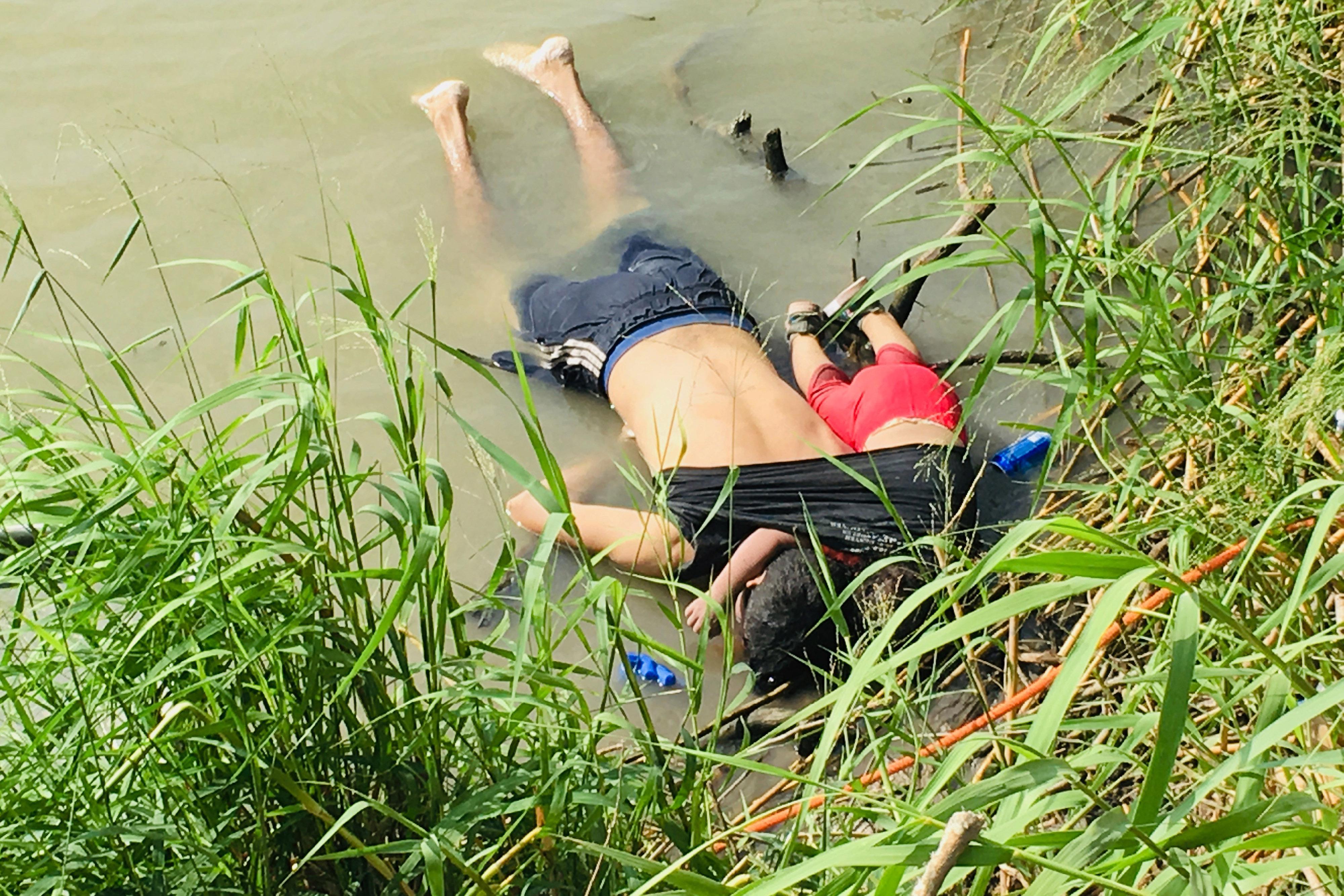 Meksika-ABD sınırında iki yaşındaki mülteci kız ve babası boğuldu