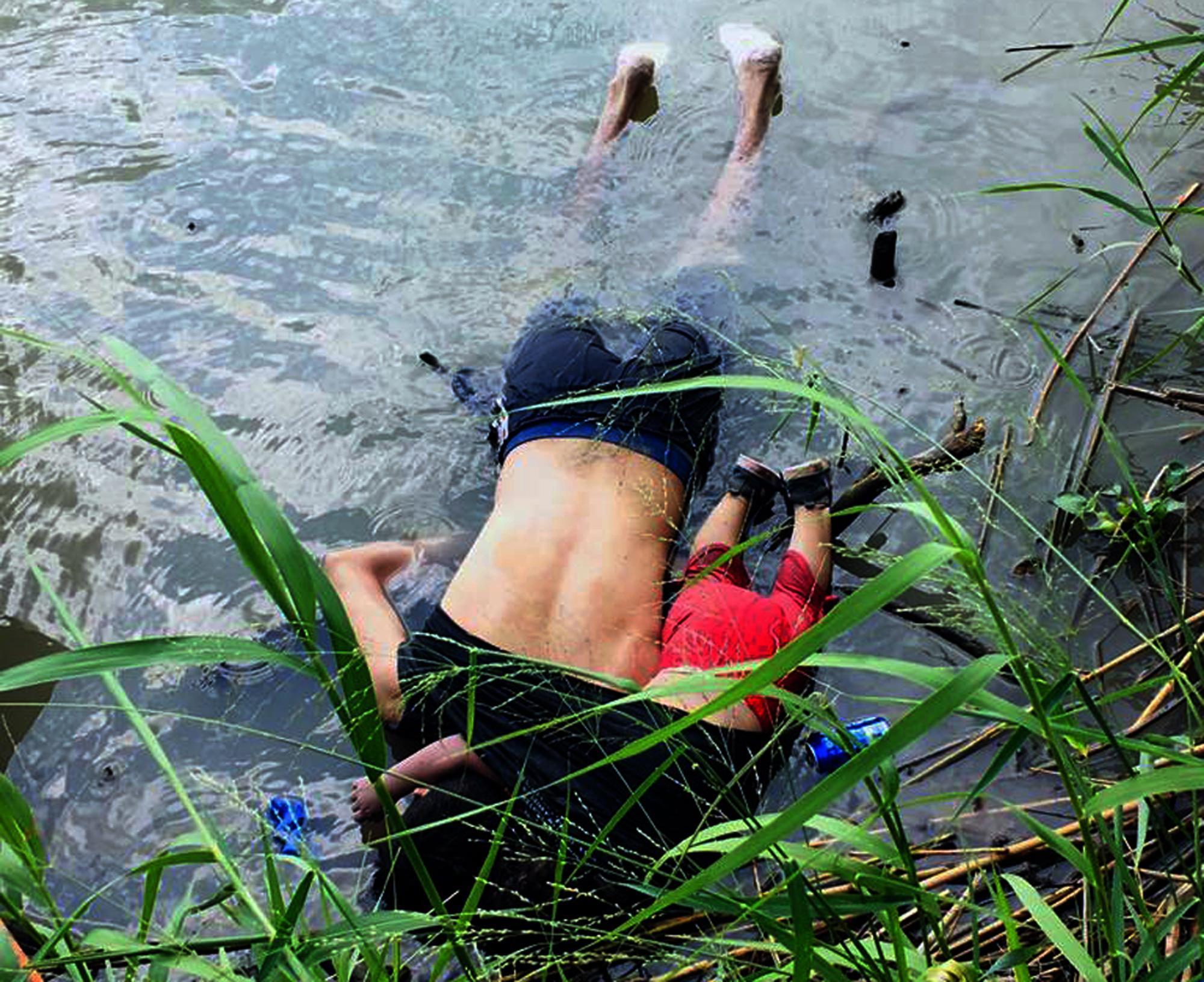 Meksika-ABD sınırında iki yaşındaki mülteci kız ve babası boğuldu