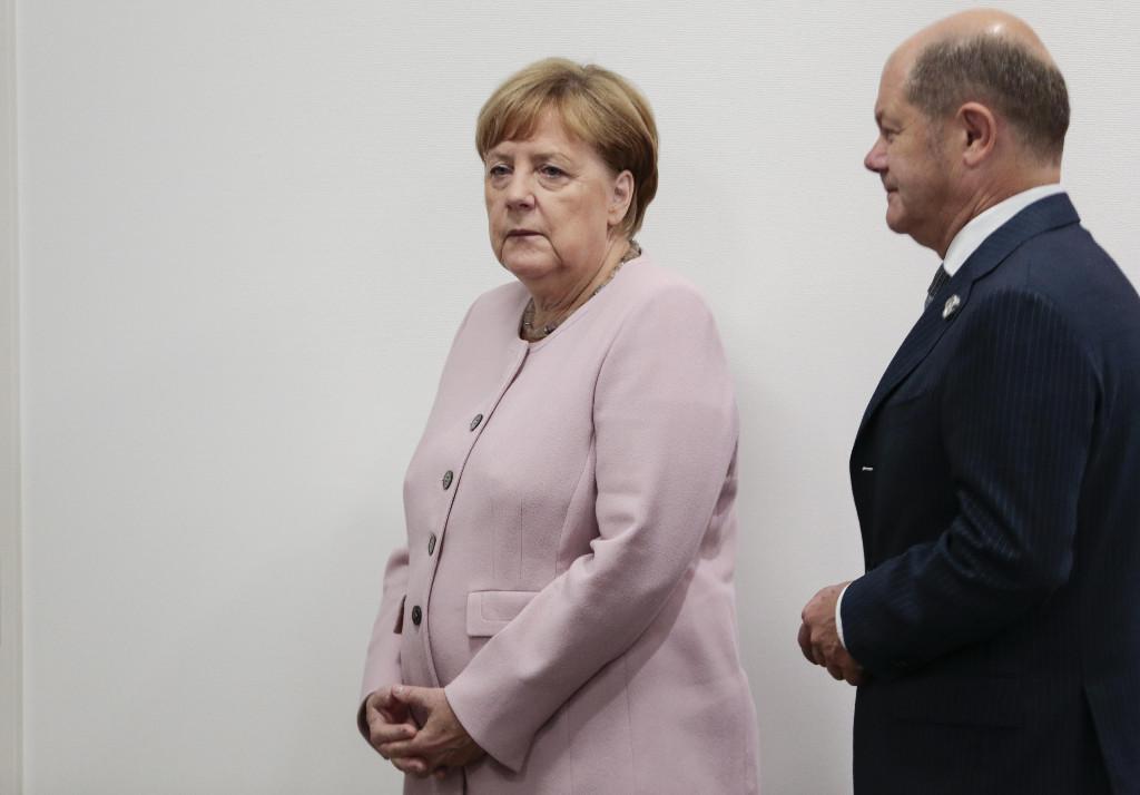 Merkel neden titriyor