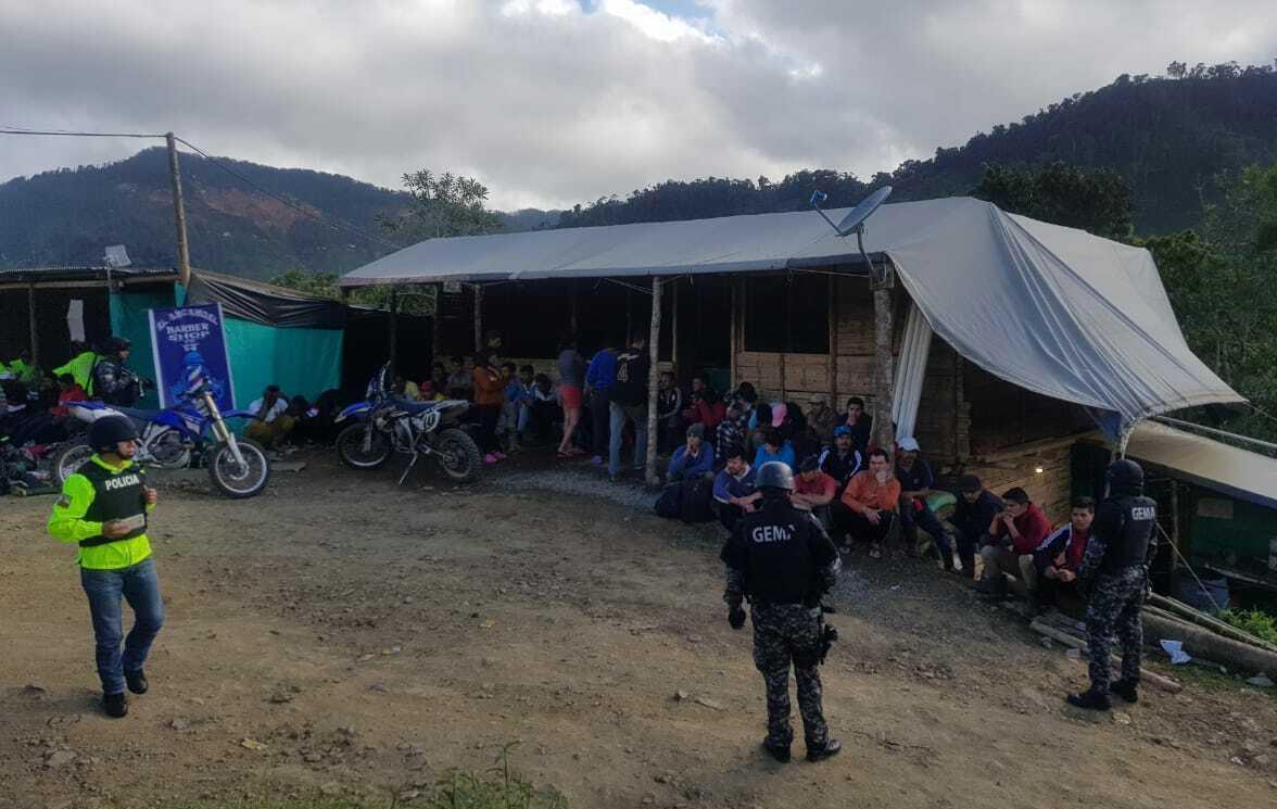 Ekvadorda kaçak madene binlerce polis ve askerle müdahale