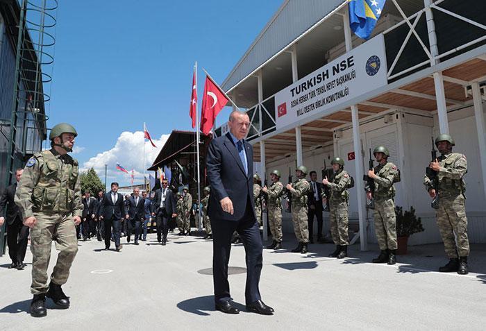 Cumhurbaşkanı Erdoğan ‘Barış Gücü’nde görevli Türk askerlerini ziyaret etti