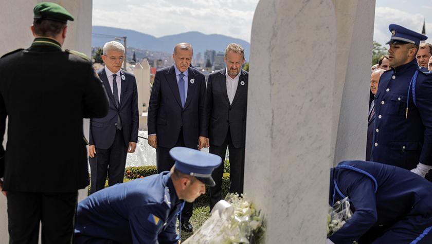 Cumhurbaşkanı Erdoğandan İzzetbegoviçin kabrine ziyaret