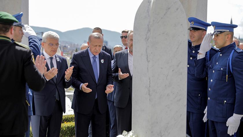 Cumhurbaşkanı Erdoğandan İzzetbegoviçin kabrine ziyaret