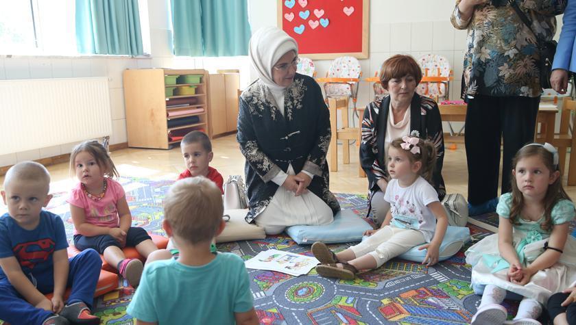 Emine Erdoğan’dan Maarif Okullarına ziyaret