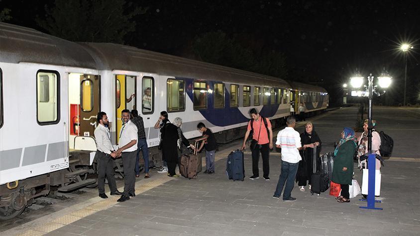 Tahran-Ankara treninin ilk yolcuları Vana ulaştı