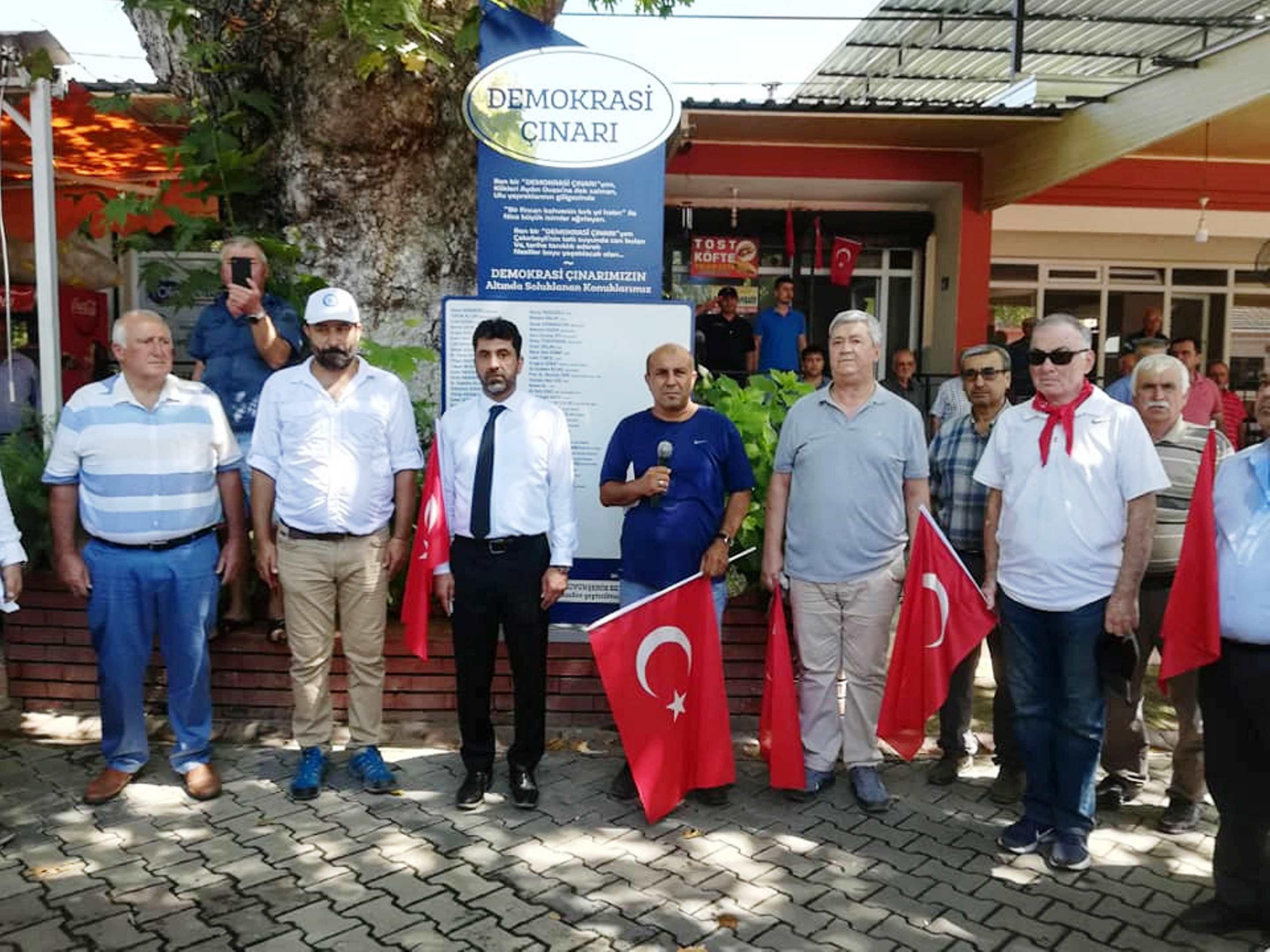 Adnan Menderesin köyünde 15 Temmuz yürüyüşü