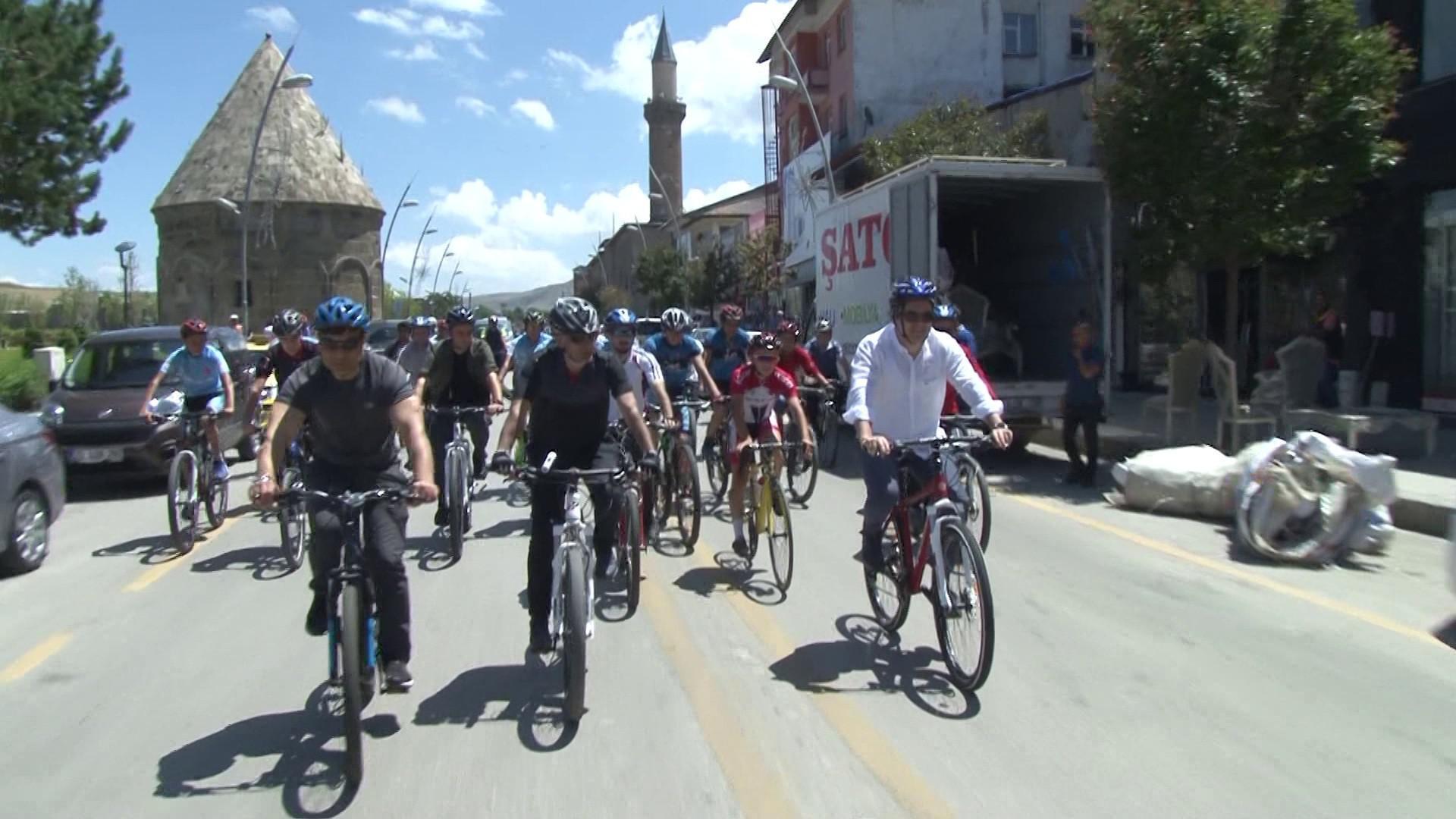 Erzurum Kongresi’nin 100’üncü yılı için pedal çevirdiler