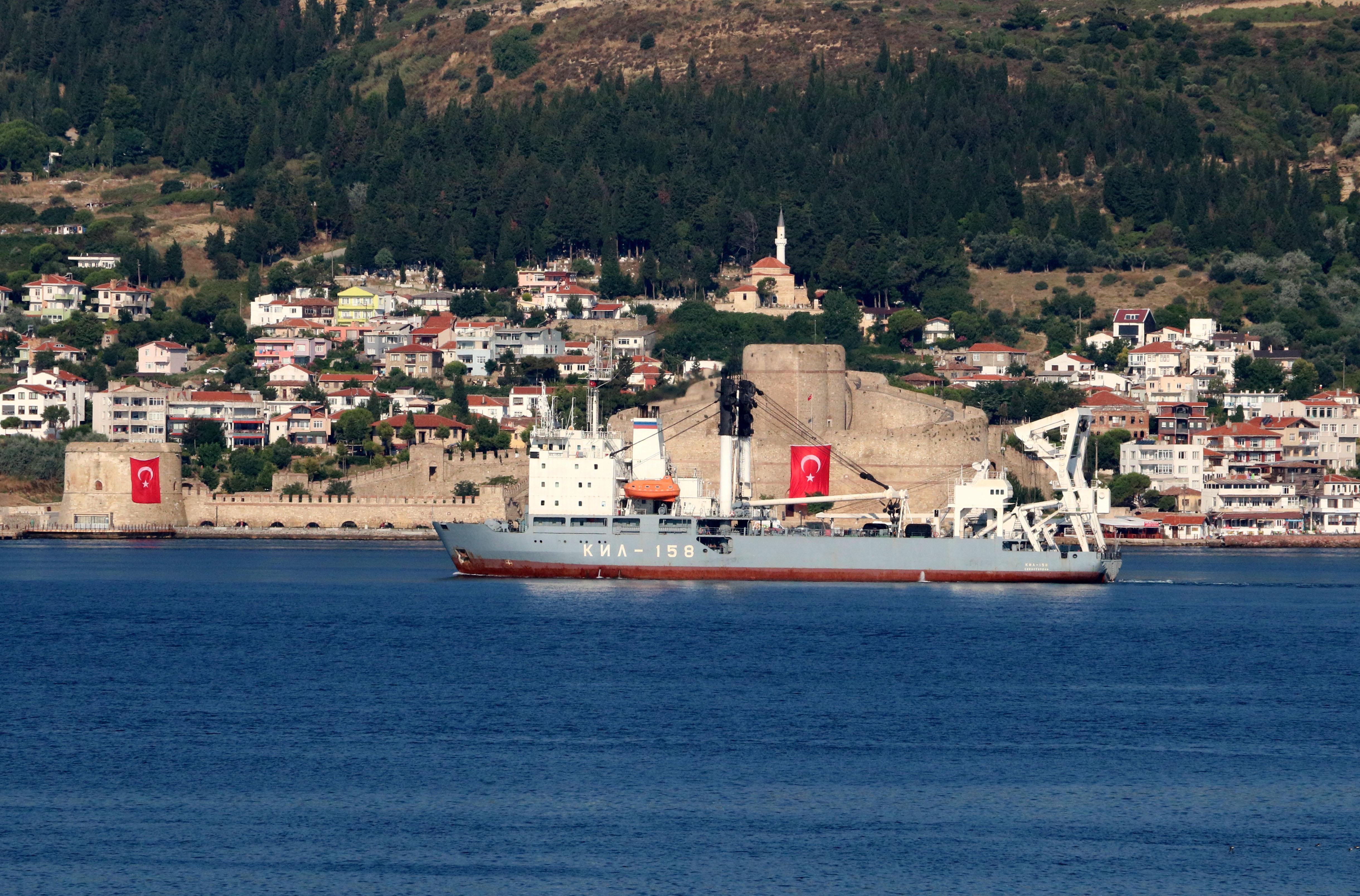 Rus savaş ve askeri kurtarma gemileri Akdenize iniyor