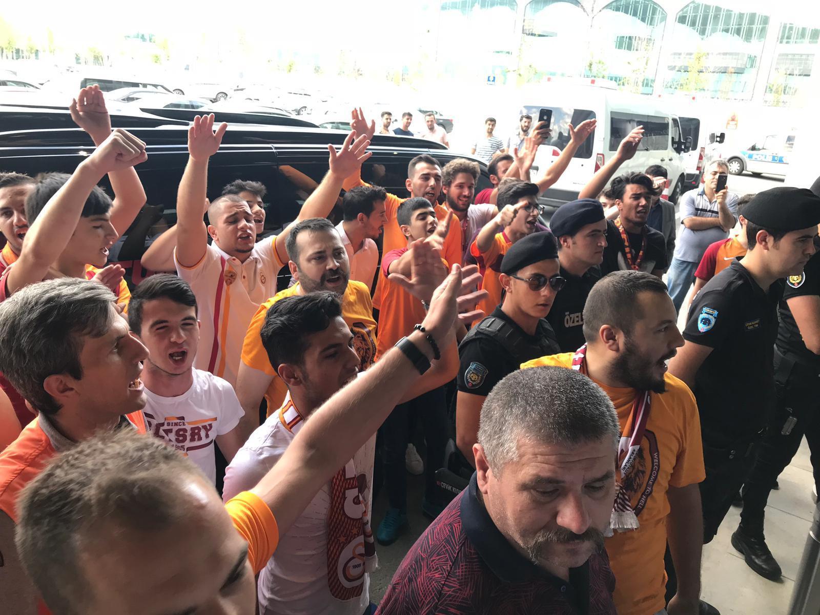 Son dakika: Galatasarayın yeni transferi Seri İstanbula geldi