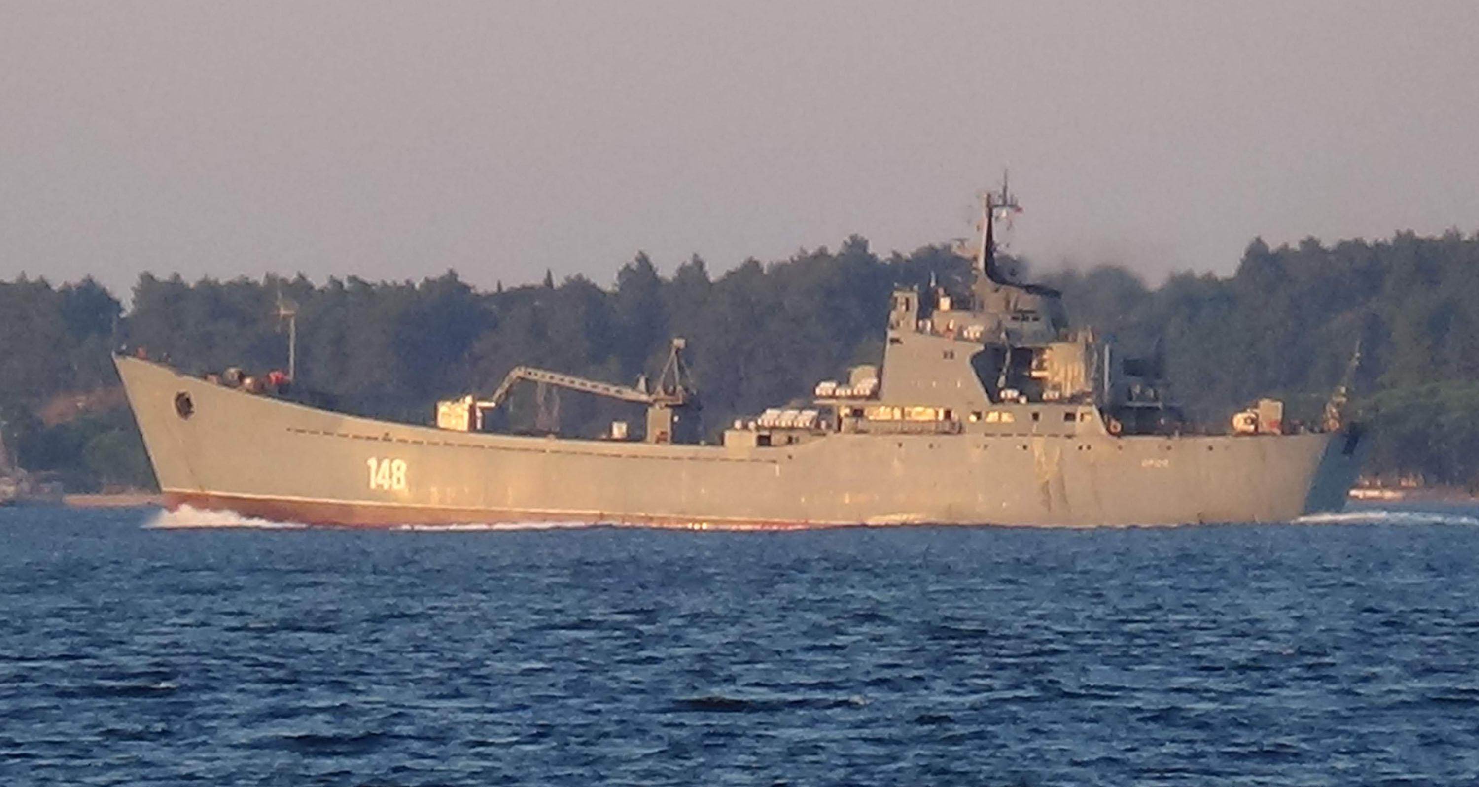 Rus savaş gemisi ’Orsk’ Boğazdan geçti