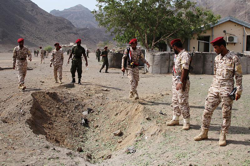Son dakika... Yemende askeri geçit törenine füze
