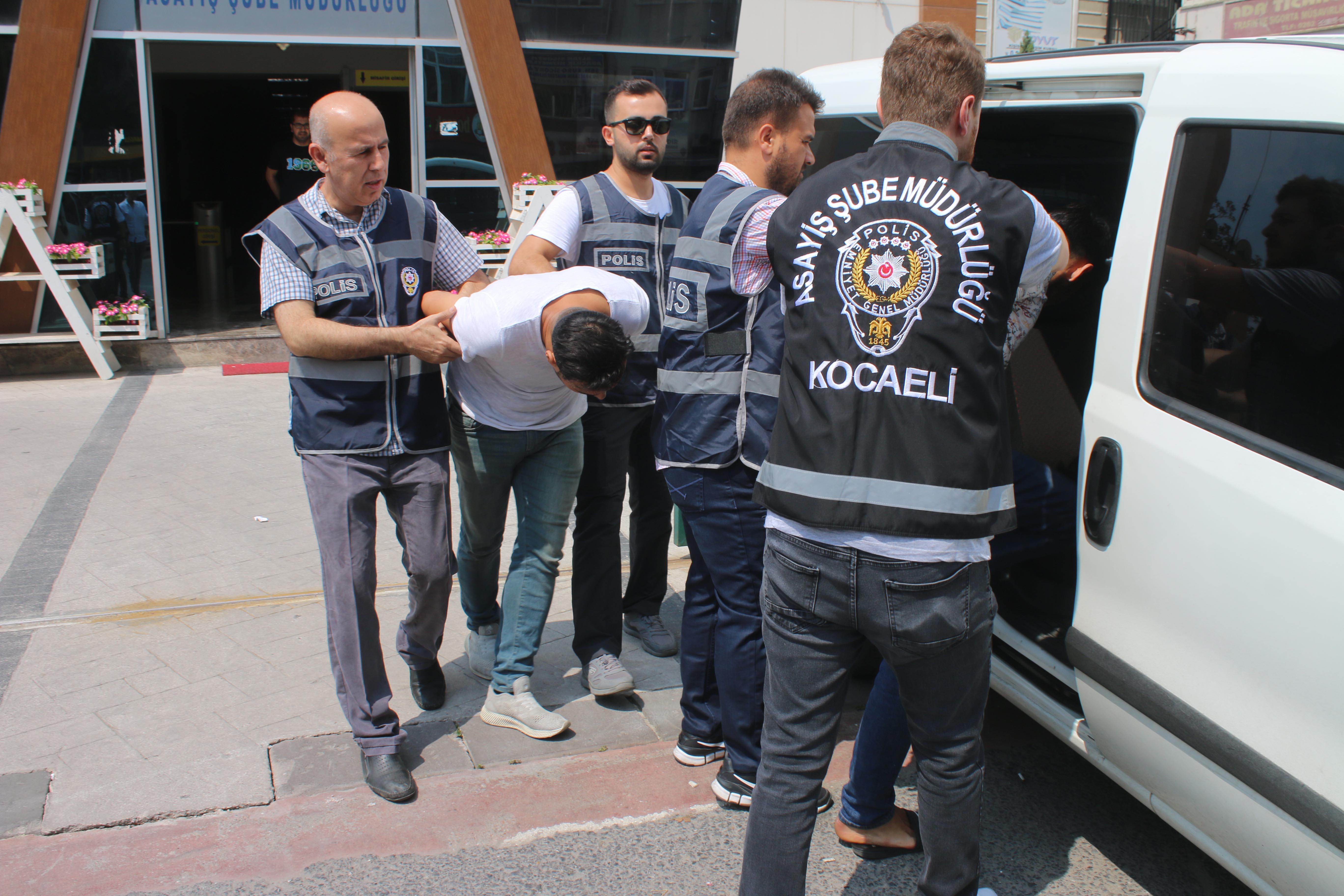 40 saniyede 80 bin TLlik telefon çaldılar, İstanbulda yakalandılar