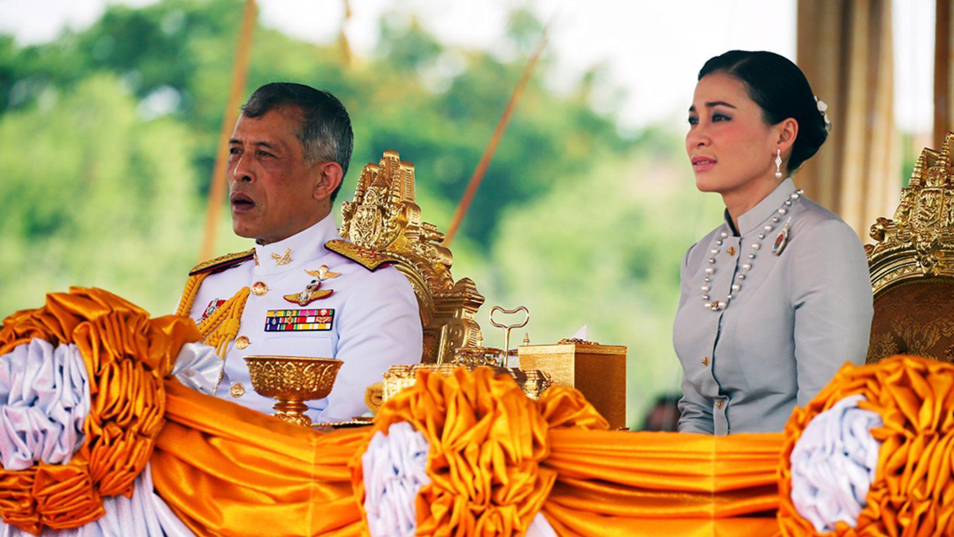 Tayland Kralı Vajiralongkorn, sevgilisini Resmi Metres ilan etti