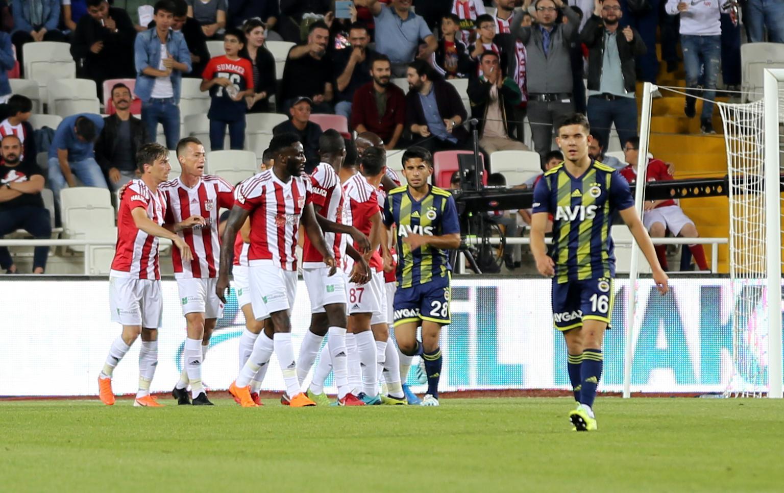 Fenerbahçeyi deviren Sivasspor kupayı kaldırdı