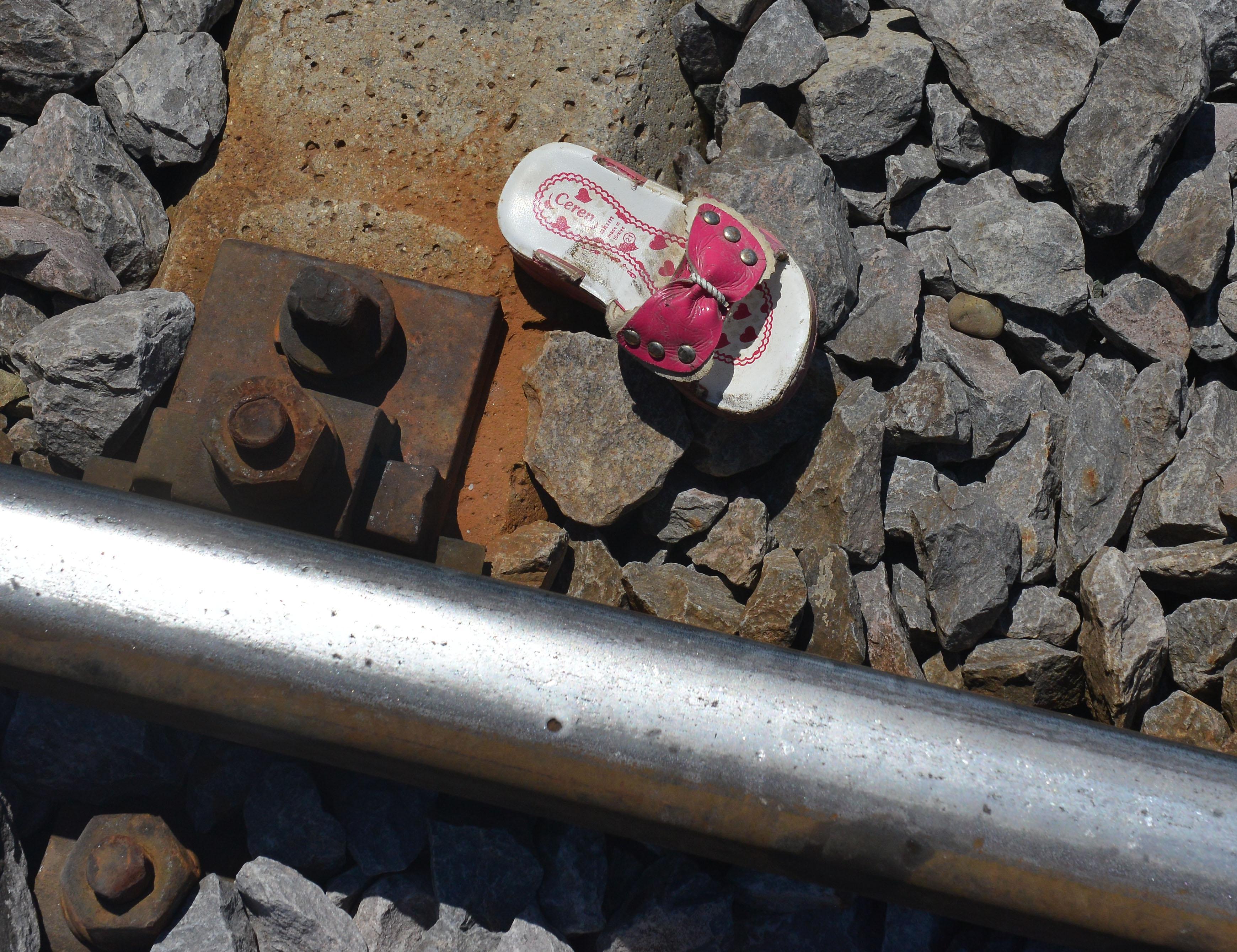 Adanada yolcu treninin çarptığı 4 yaşındaki çocuk öldü