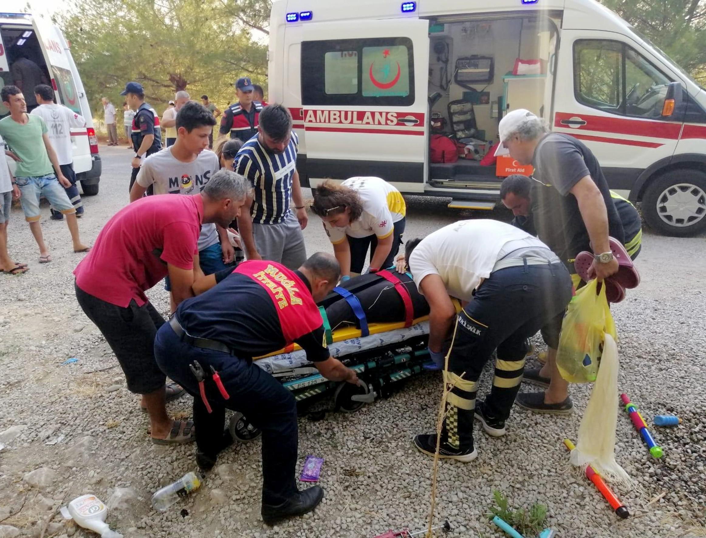 Safari cipi devrildi: 6sı yabancı uyruklu 16 yaralı