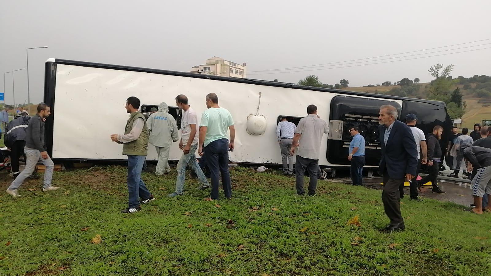 Son dakika... Çanakkalede yolcu otobüsü devrildi 1 kişi öldü, 26 kişi yaralandı