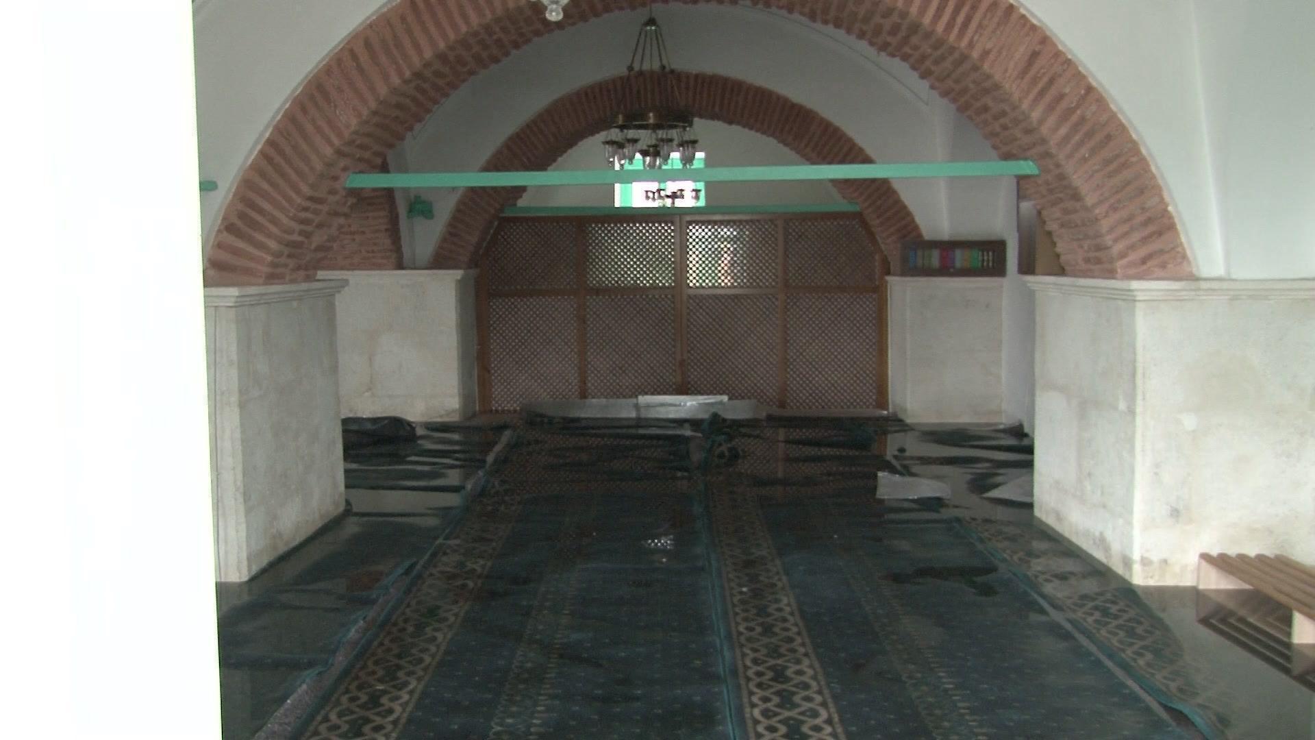 Tarihi Ahi Çelebi Camii sular altında kaldı