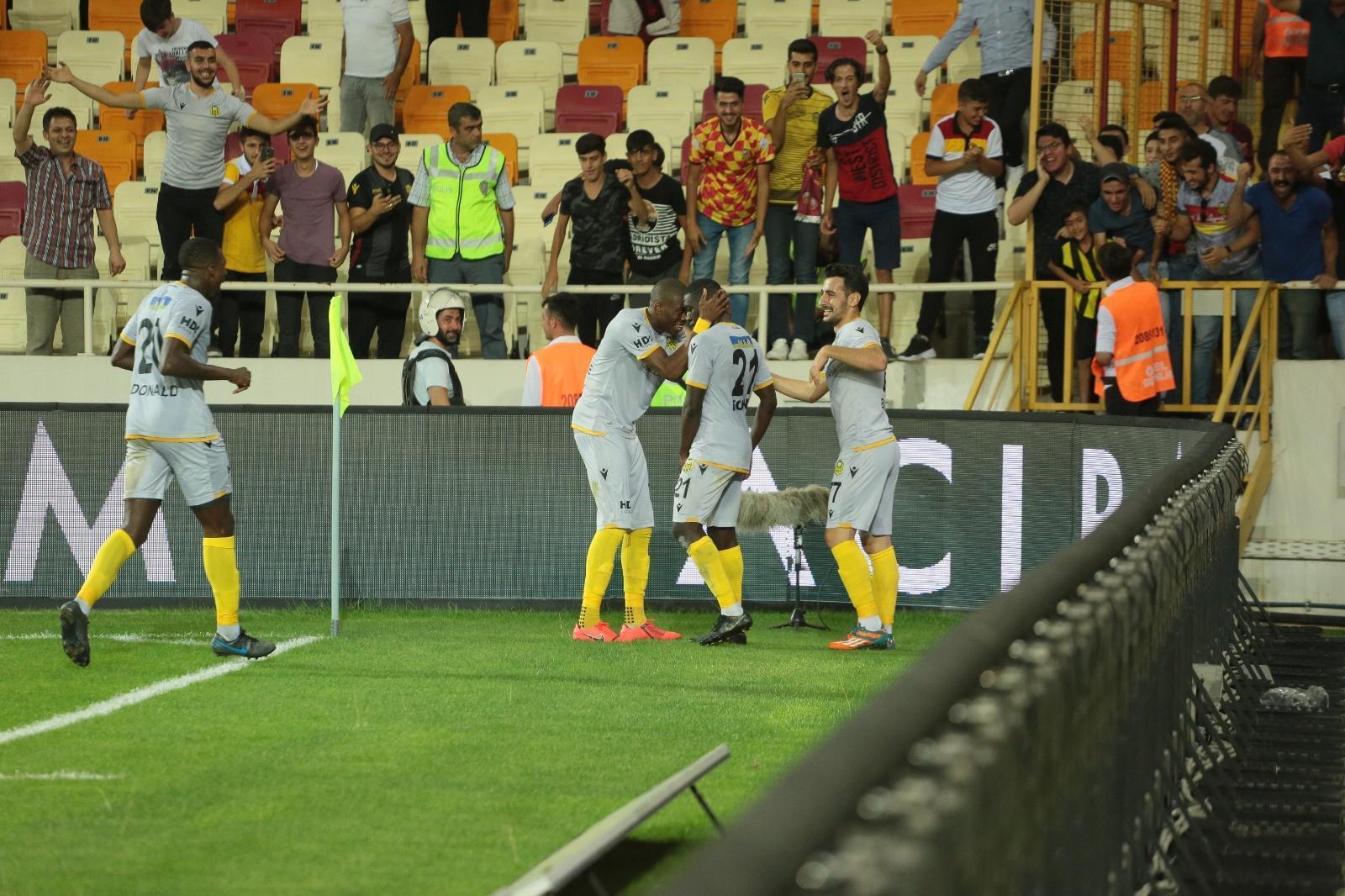 Yeni Malatyaspor 3 puanı 3 golle aldı