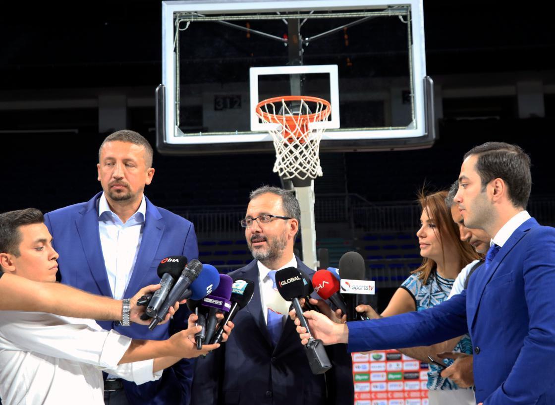 Bakan Kasapoğlundan A Milli Basketbol Takımına destek