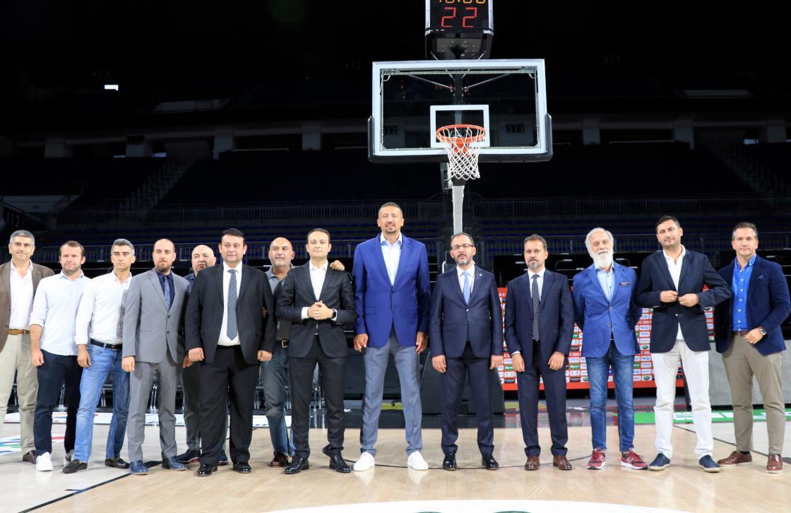 Bakan Kasapoğlundan A Milli Basketbol Takımına destek