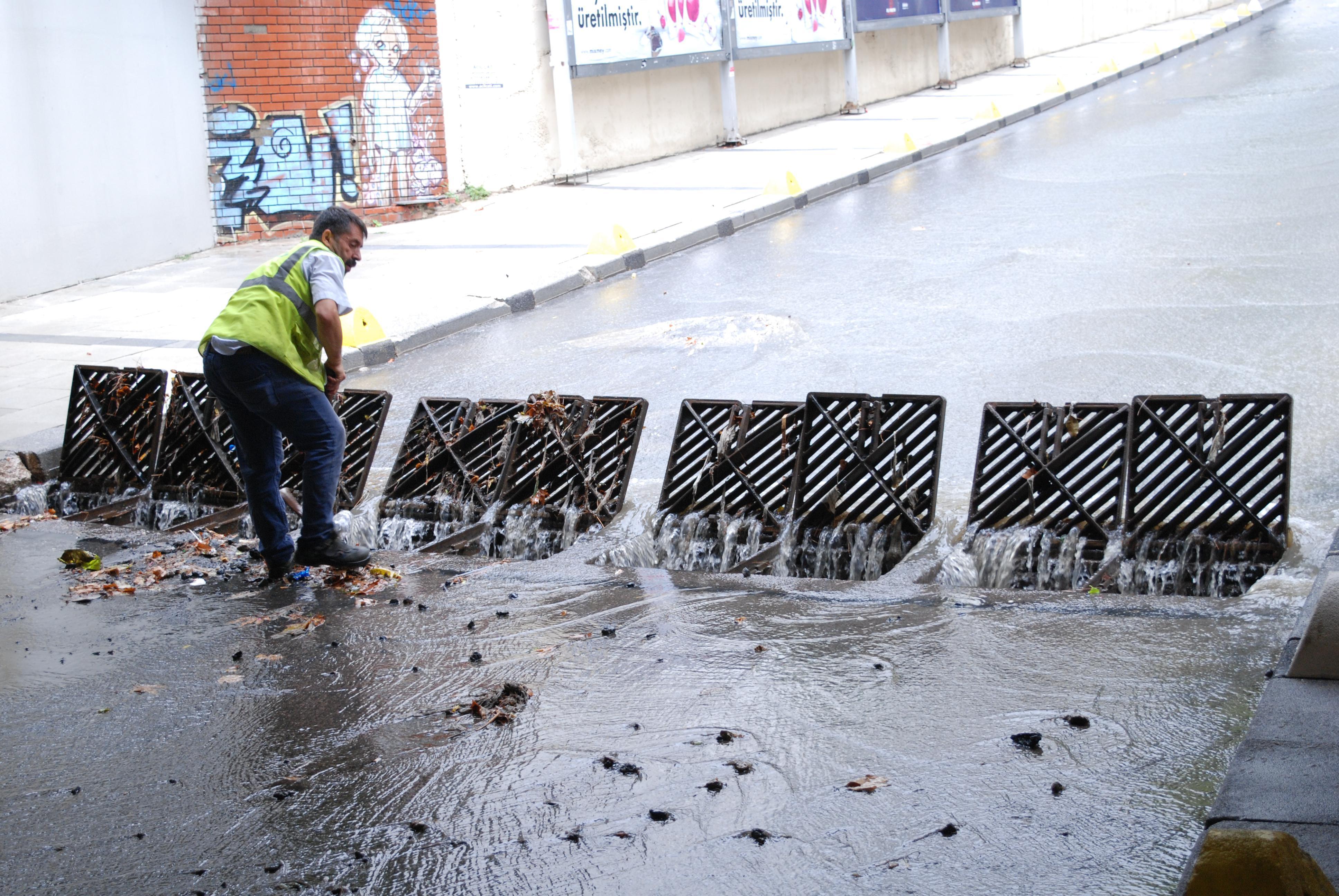 İstanbulun Anadolu yakasında yağmur başladı