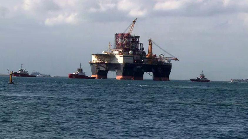 Dev petrol arama platformu Scarabeo 9 İstanbul Boğazı’ndan geçiyor