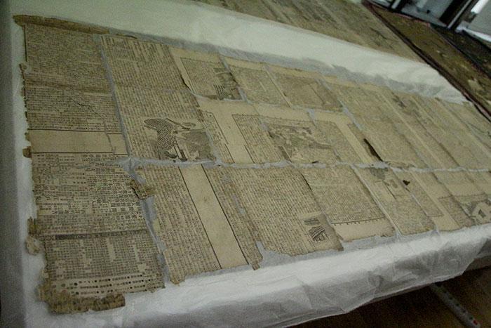 Dolmabahçe Sarayında tarihi paravanın astarında Japon gazete kupürleri bulundu