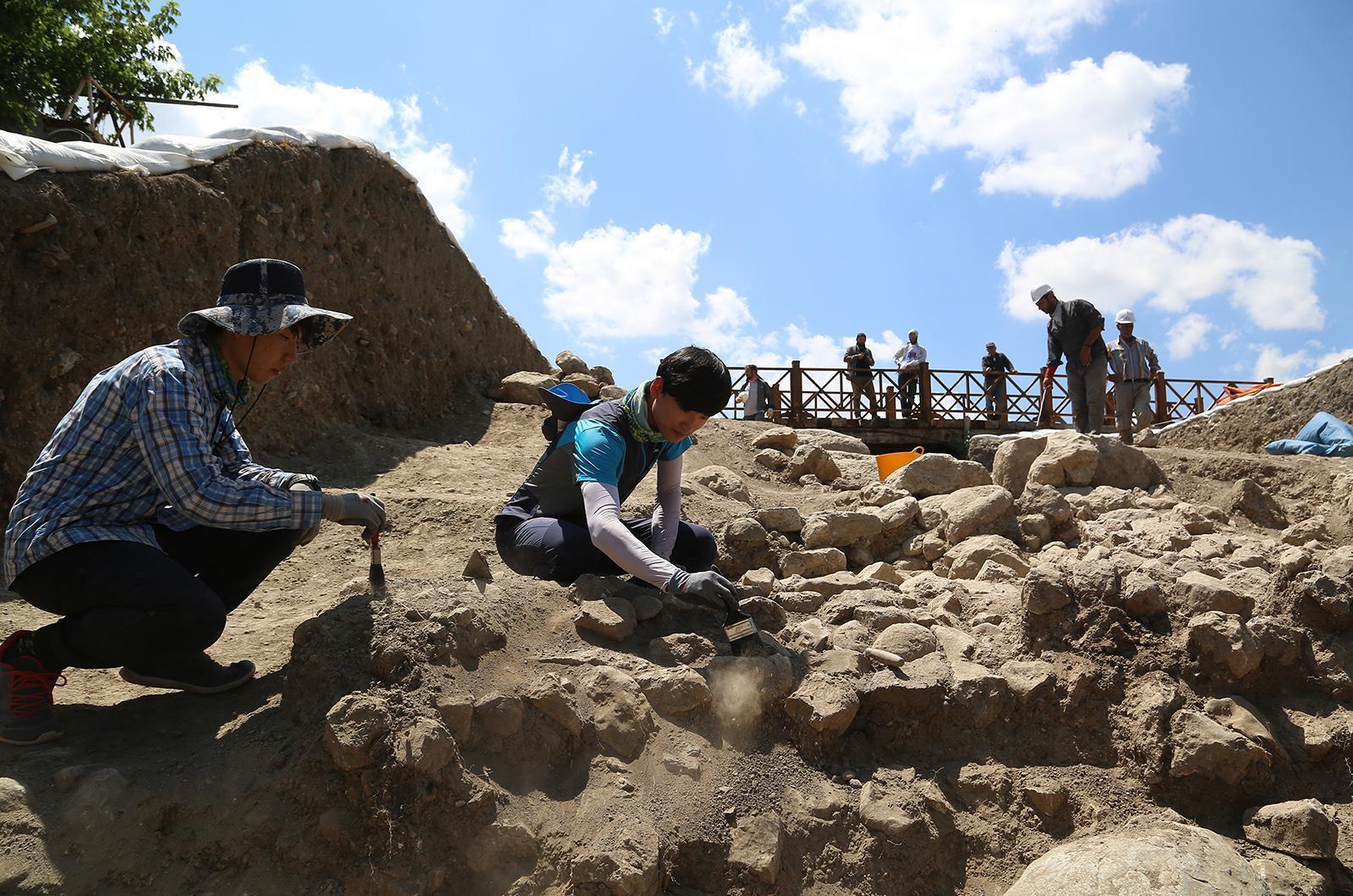 Koreli arkeoloji öğrencileri Çorumda tecrübe kazanıyor