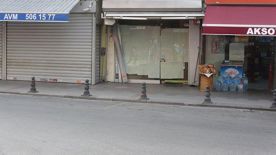 Hamile kadının aracına saldıran magandaların baklavacı dükkanları kapanıyor