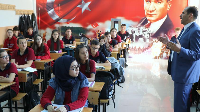 Profesörler tarihi Erzincan Lisesinde ders veriyor