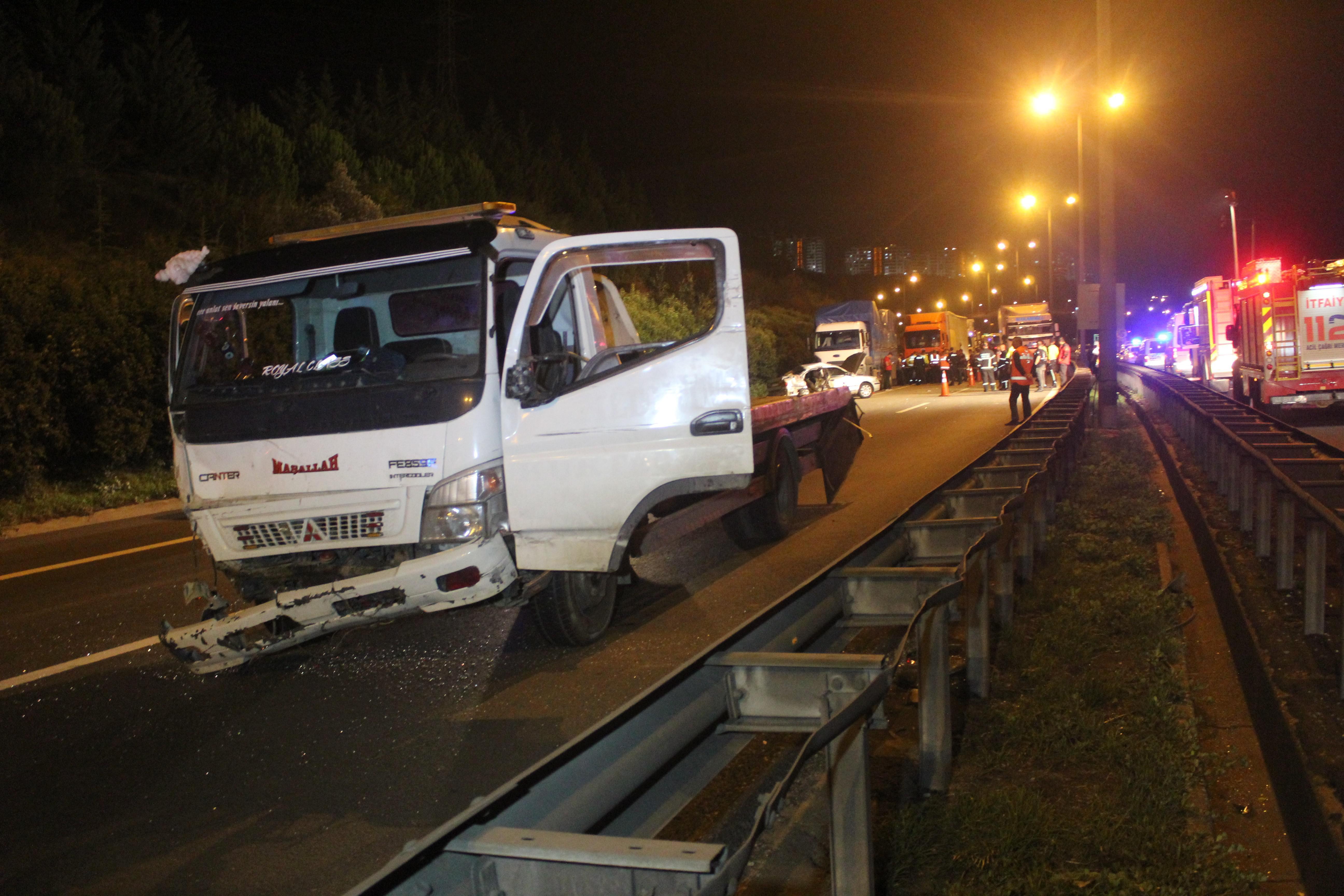 TEM Otoyolu’nda 4 aracın karıştığı kazada 3 kişi öldü