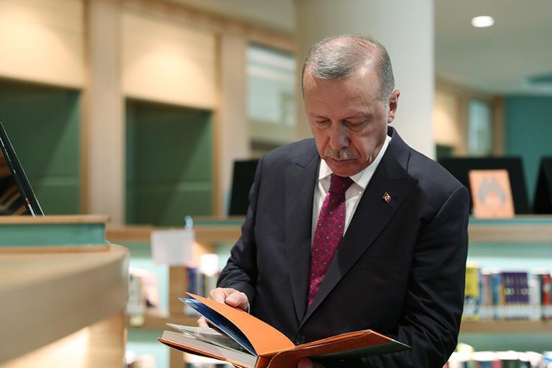 Erdoğan Cumhurbaşkanlığı Kütüphanesinde incelemede bulundu